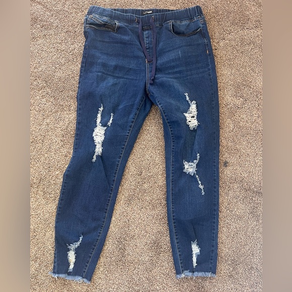 Fashion Nova Jogger Jeans - Picture 3 of 5